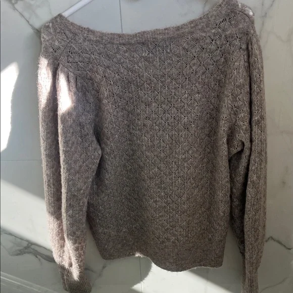 Old Navy Women's Beige Crew Neck Sweater - Picture 5 of 5